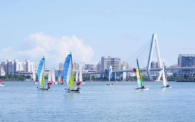 浪花飞溅千帆竞渡 2025“海口杯”帆船赛开赛起航