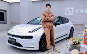 致敬中国冠军 极氪再向亚运冠军赠送三台车